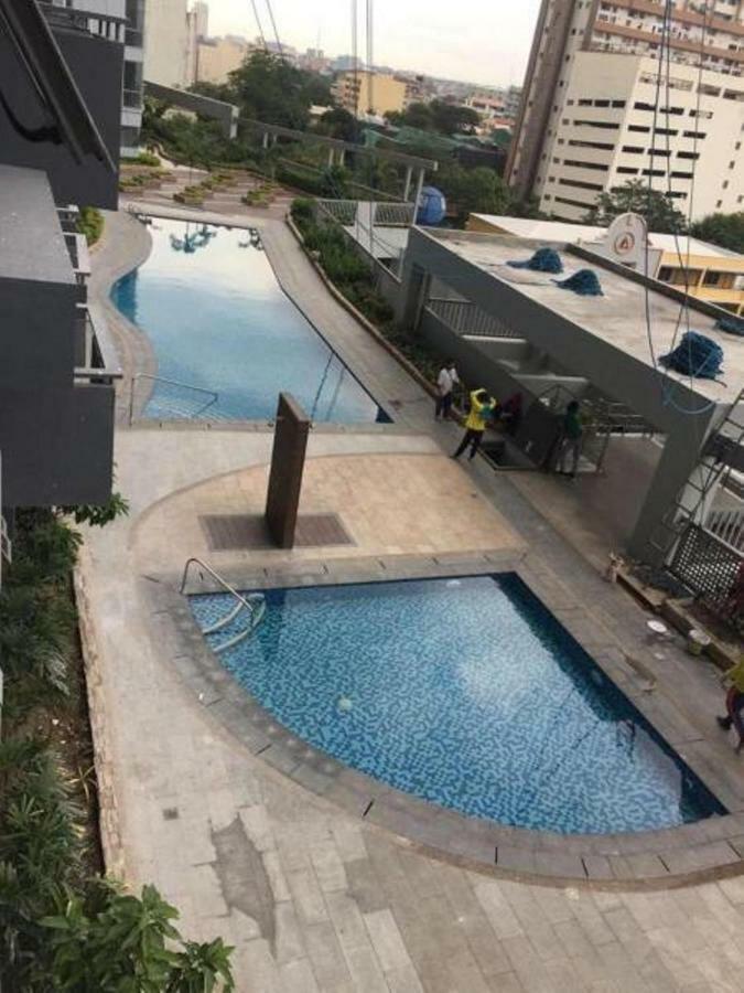 Cubao Manhattan Heights Unit 5A Tower C เกซอนซิตี้ ภายนอก รูปภาพ