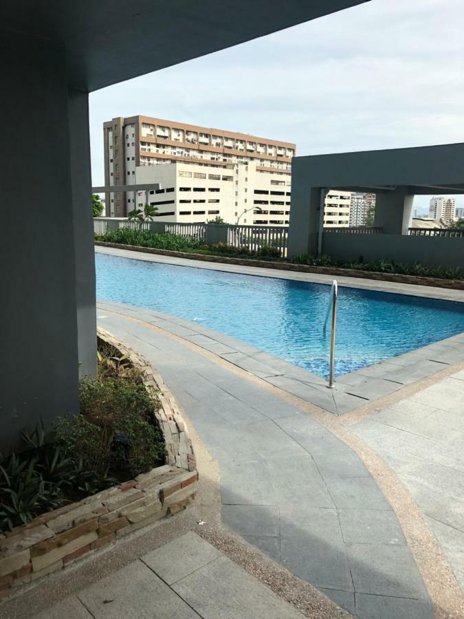 Cubao Manhattan Heights Unit 5A Tower C เกซอนซิตี้ ภายนอก รูปภาพ