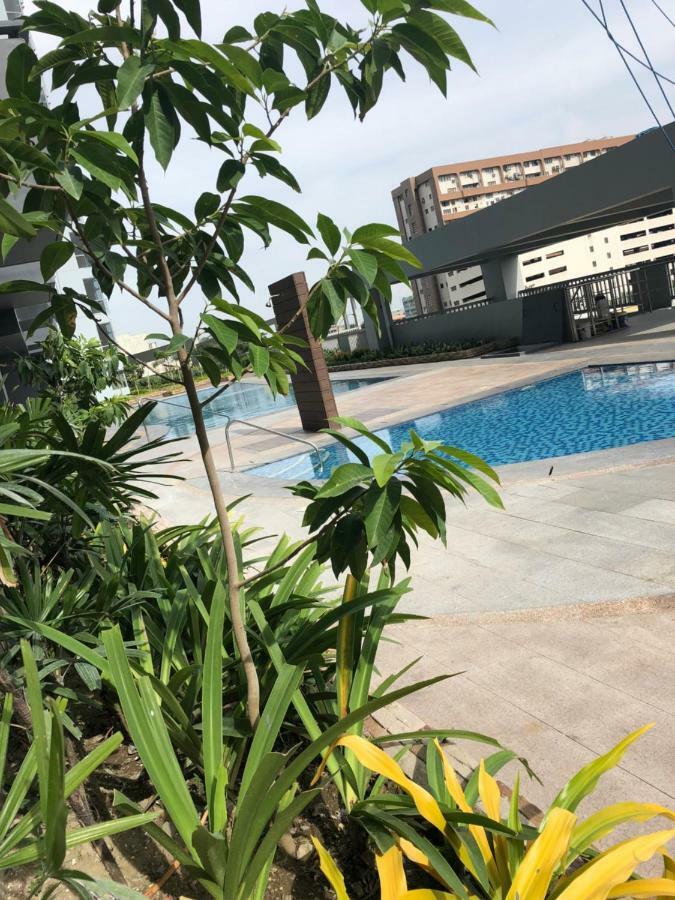 Cubao Manhattan Heights Unit 5A Tower C เกซอนซิตี้ ภายนอก รูปภาพ