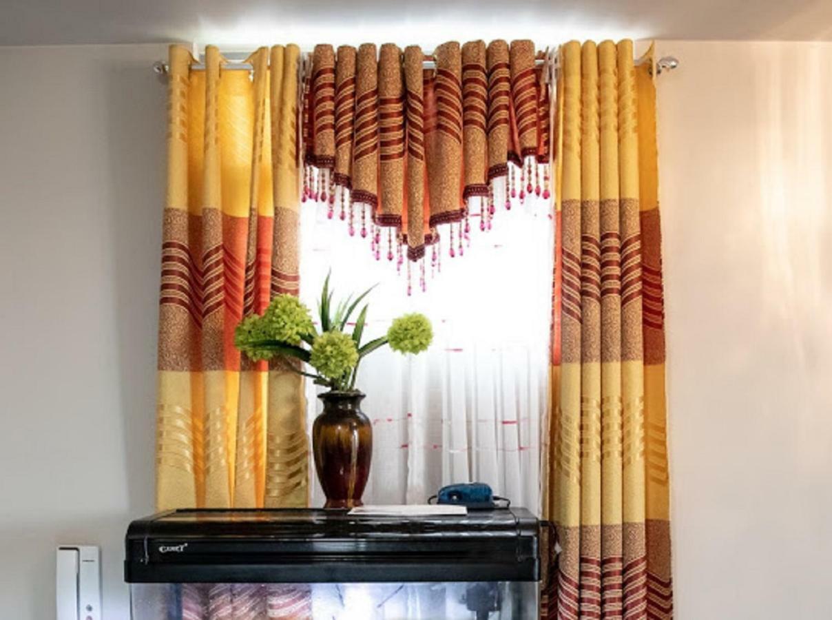 Cubao Manhattan Heights Unit 5A Tower C เกซอนซิตี้ ภายนอก รูปภาพ