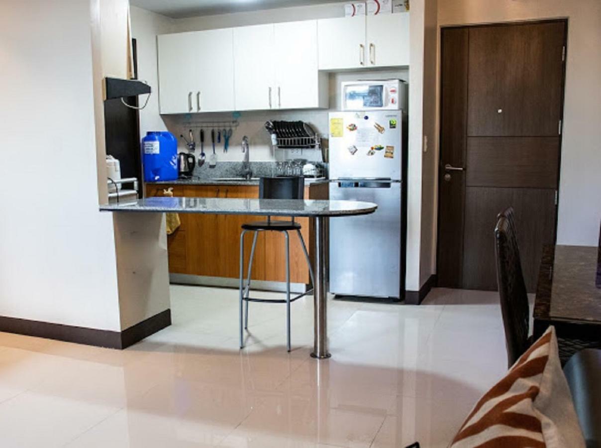 Cubao Manhattan Heights Unit 5A Tower C เกซอนซิตี้ ภายนอก รูปภาพ